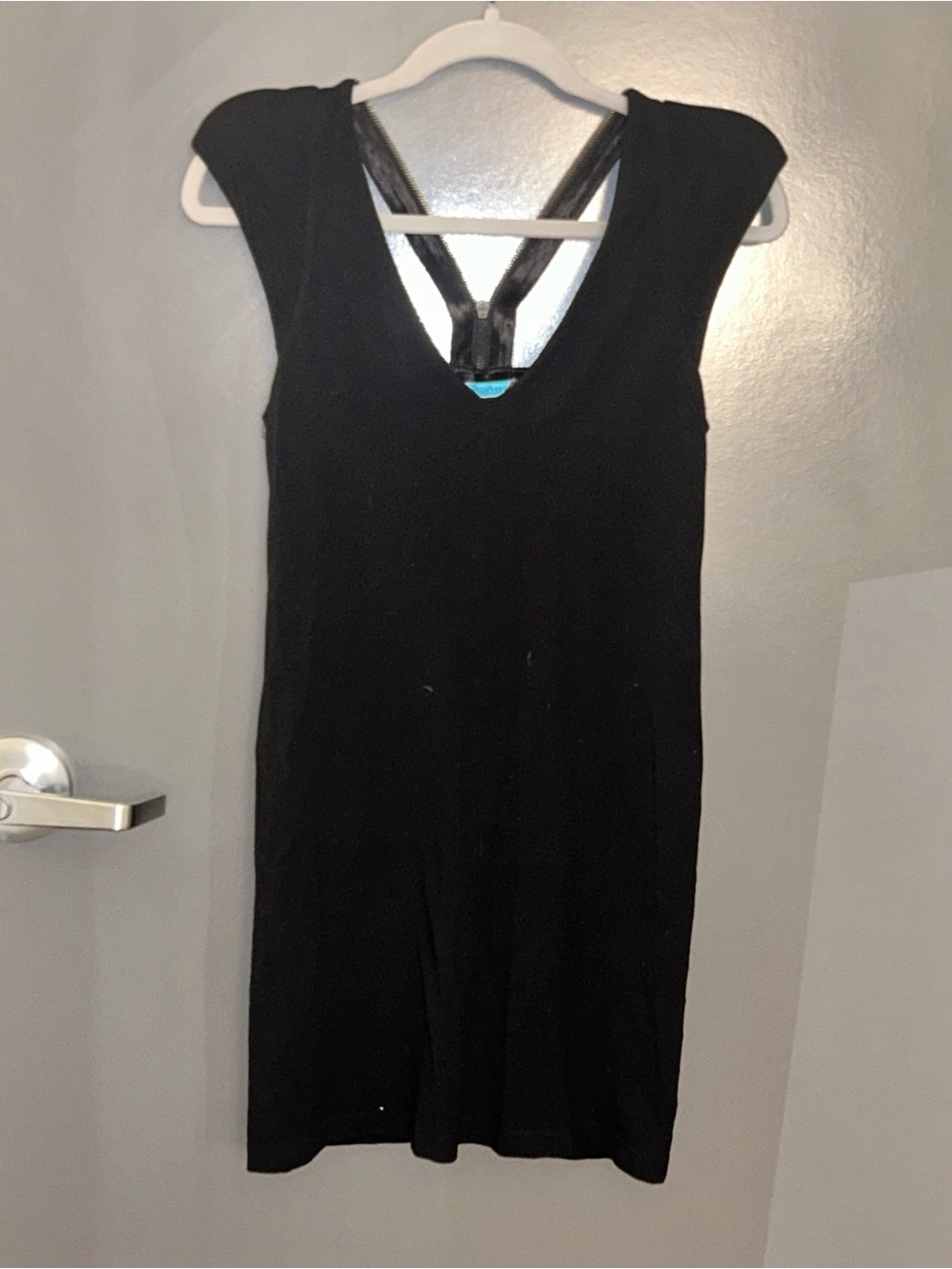 Alice + Olivia Black V‑Neck Cap Sleeve Mini Dress